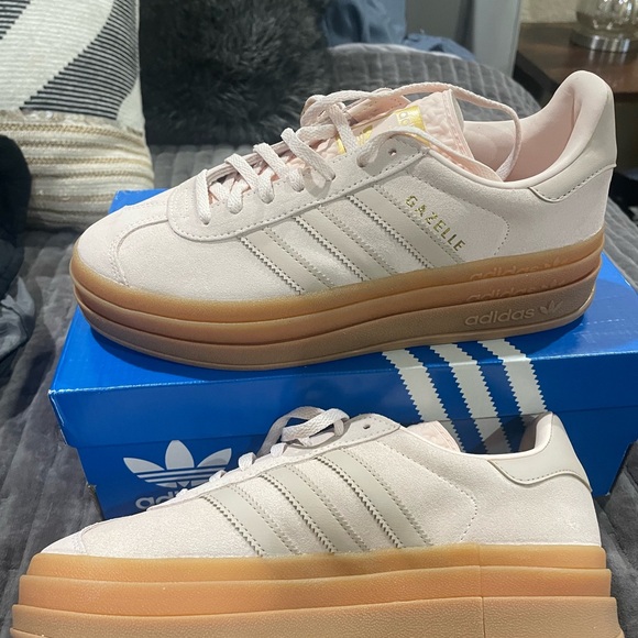 Adidas Gazelle Bold Women's Light Pink Sneakers. NEW w/Tags - Picture 3 of 4
